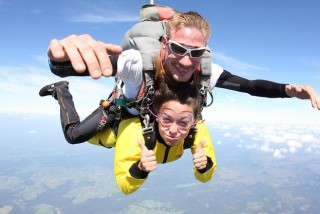Saut en parachute © Skydivespa