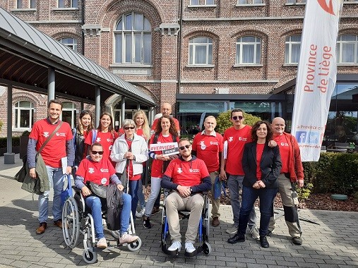 Une équipe de Jaccedeurs devant l'Hôtel Verviers © MMathot