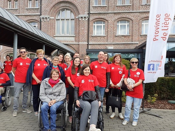 Une équipe de Jaccedeurs devant l'Hôtel Verviers © MMathot