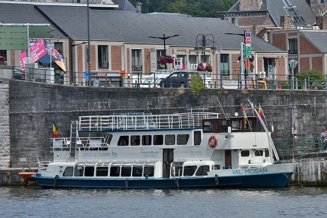 Le bateau Val Mosan à Huy ©FTPL P.Fagnoul