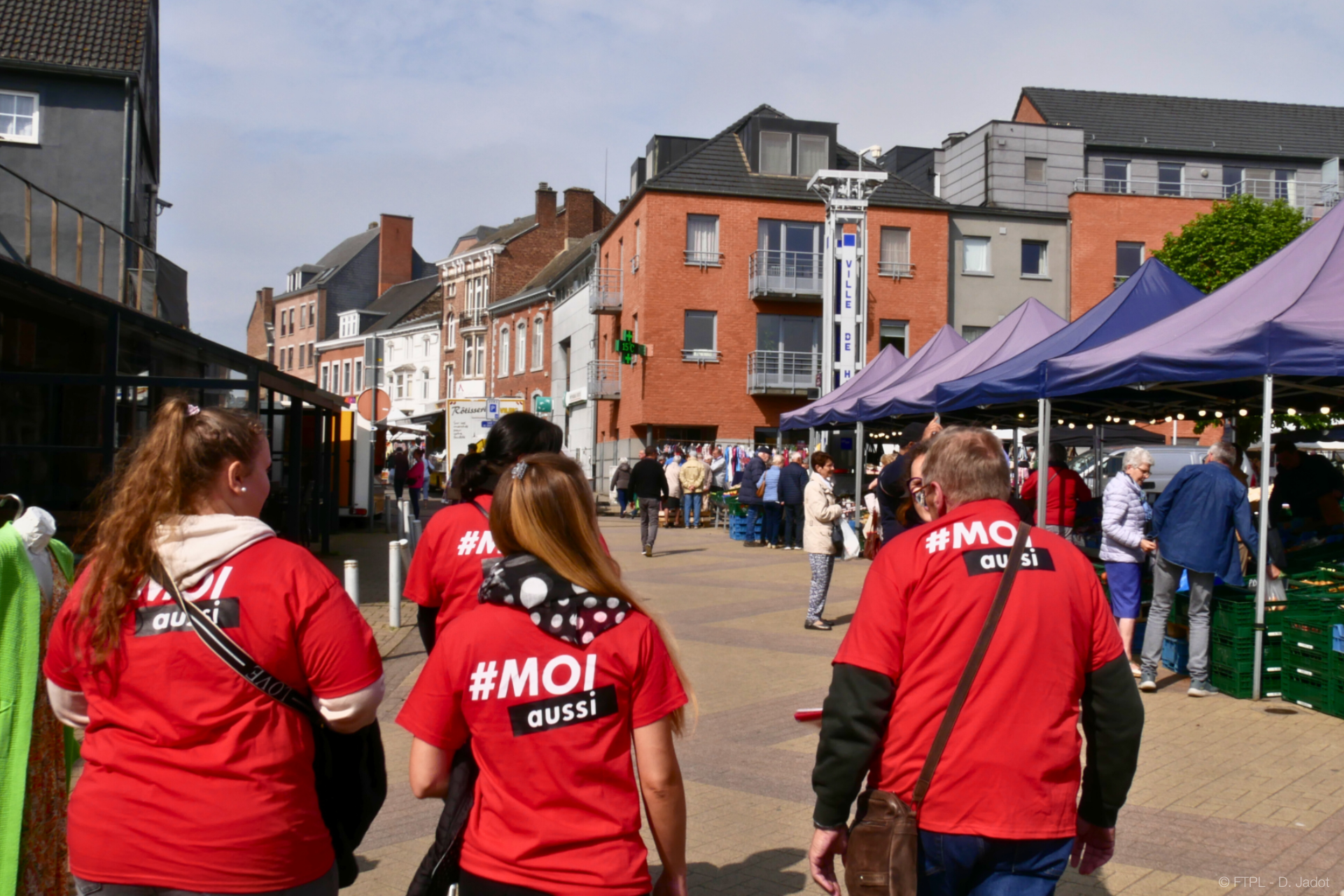 Jaccede Challenge Hannut 2023 - Equipe sur le marché