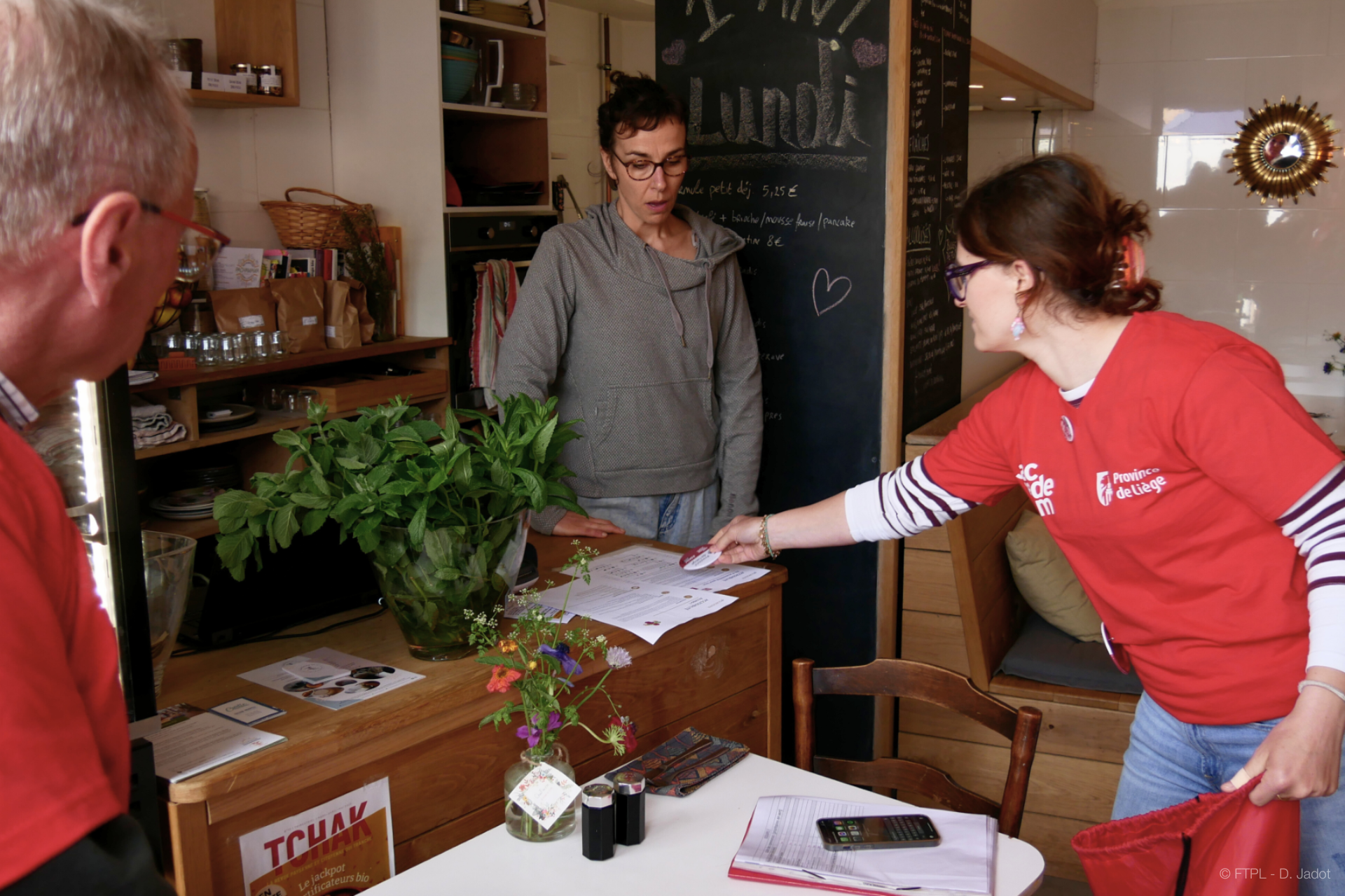 Jaccede Challenge Hannut 2023 - près des commerçants